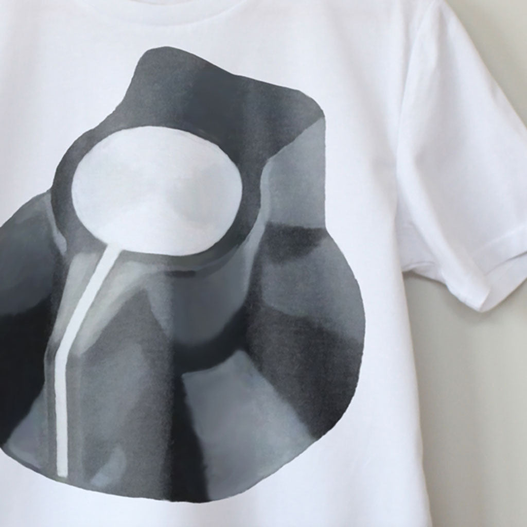 Moog Pointer Know Illustration. Contemporary Synth T-Shirt for Electronic Music Festival T-Shirt – Vegan T-Shirt – PETA Approved and 100% organic cotton